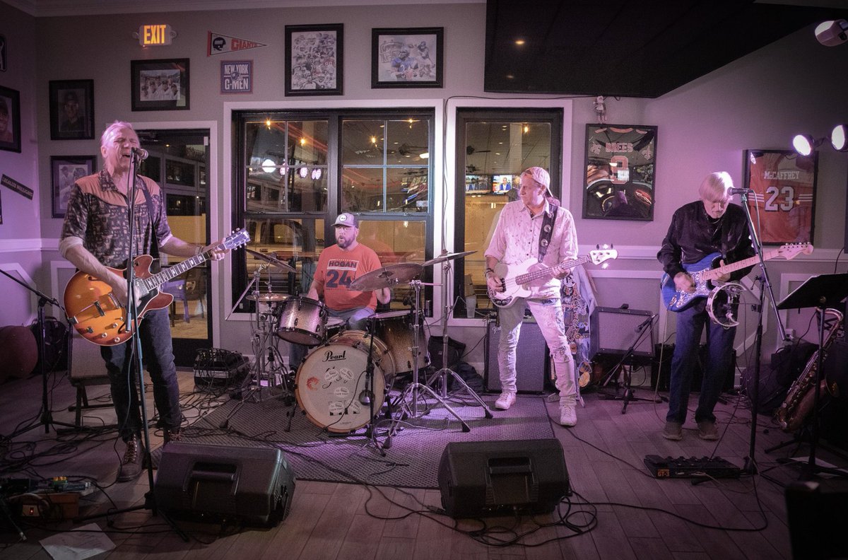 bruhoundz's tweet photo. @tjssportstavern @poquoson @randytoddmusic https://t.co/oZIOoEW33E