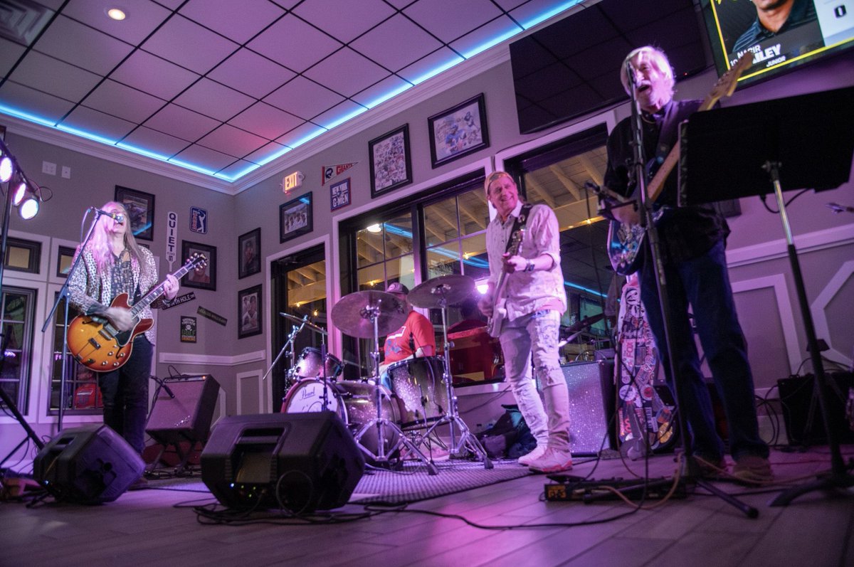 bruhoundz's tweet photo. @tjssportstavern @poquoson @randytoddmusic https://t.co/oZIOoEW33E
