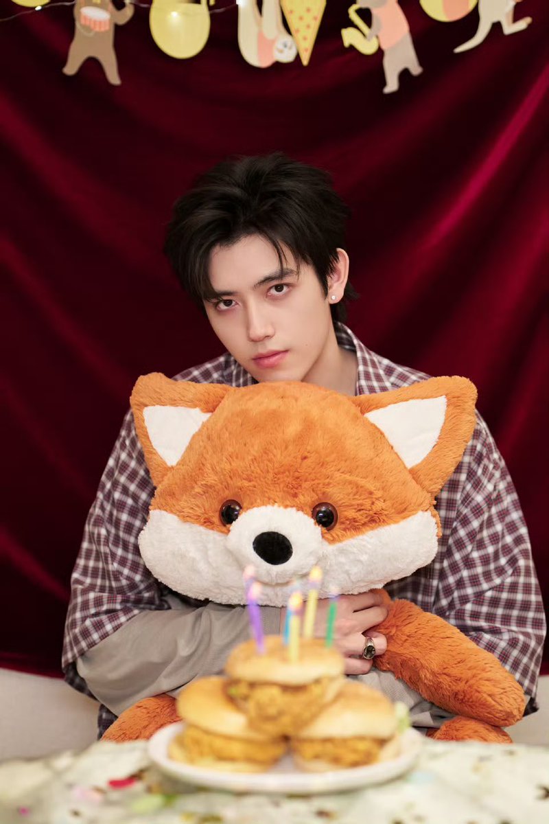 Apnaries0408's tweet photo. 26ขวบแล้ว💙 https://t.co/DSKtPqEEfE