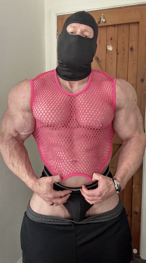 THE MASKED BODYBUILDER 💪🏽 tweet media