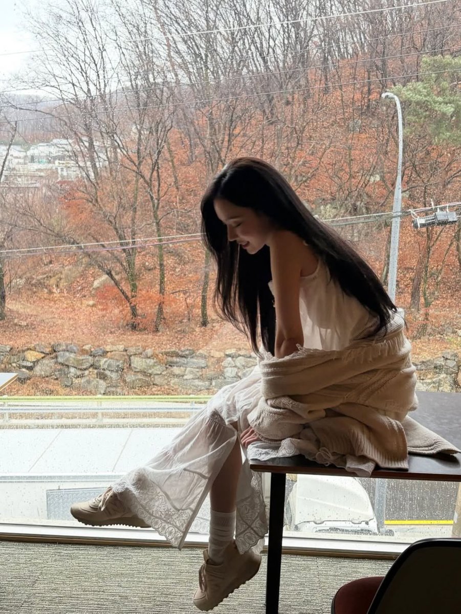 hourly winter tweet media