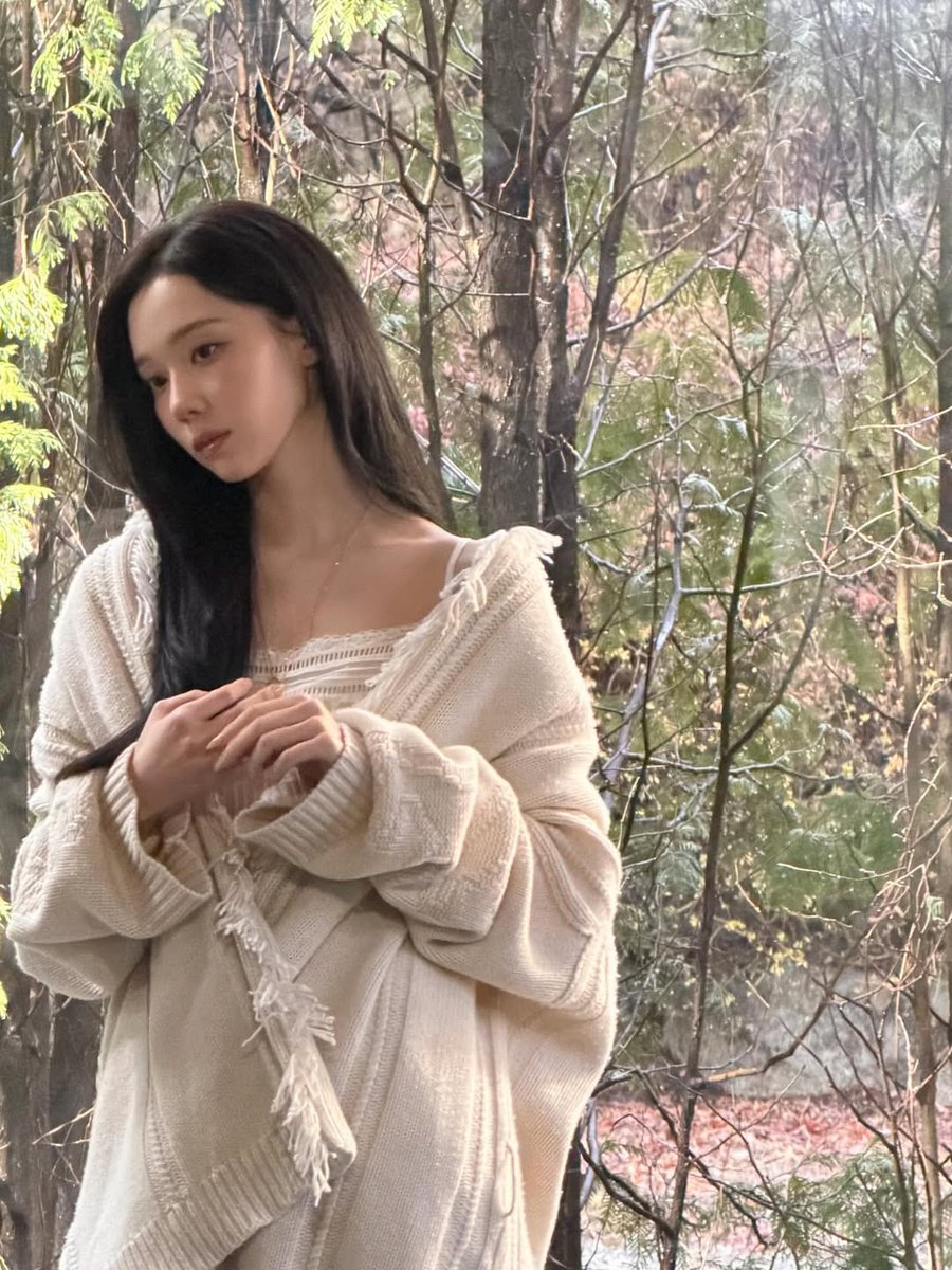 hourly winter tweet media