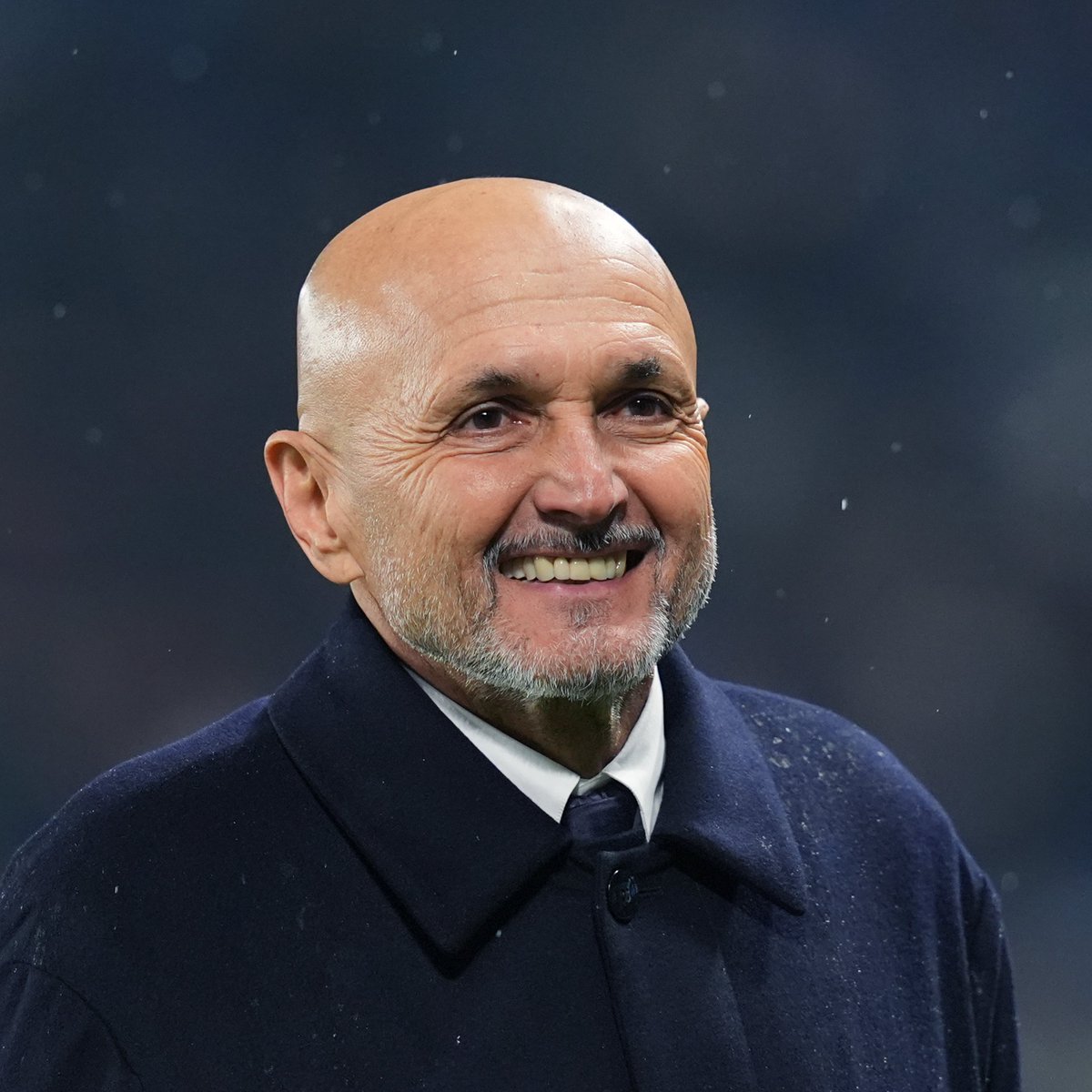 _BeFootball's tweet photo. 🚨 𝗧𝗢𝗨𝗧 𝗘𝗦𝗧 𝗕𝗢𝗨𝗖𝗟𝗘́ 𝗣𝗢𝗨𝗥 𝗟𝗔 𝗣𝗥𝗢𝗟𝗢𝗡𝗚𝗔𝗧𝗜𝗢𝗡 𝗗𝗘 𝗟𝗨𝗖𝗜𝗔𝗡𝗢 𝗦𝗣𝗔𝗟𝗟𝗘𝗧𝗧𝗜 🇮🇹 𝗔̀ 𝗟𝗔 𝗝𝗨𝗩𝗘 𝗝𝗨𝗦𝗤𝗨'𝗘𝗡 𝟮𝟬𝟮𝟴 ✍️🤍

(@MatteMoretto) https://t.co/FbzgDLMxHg
