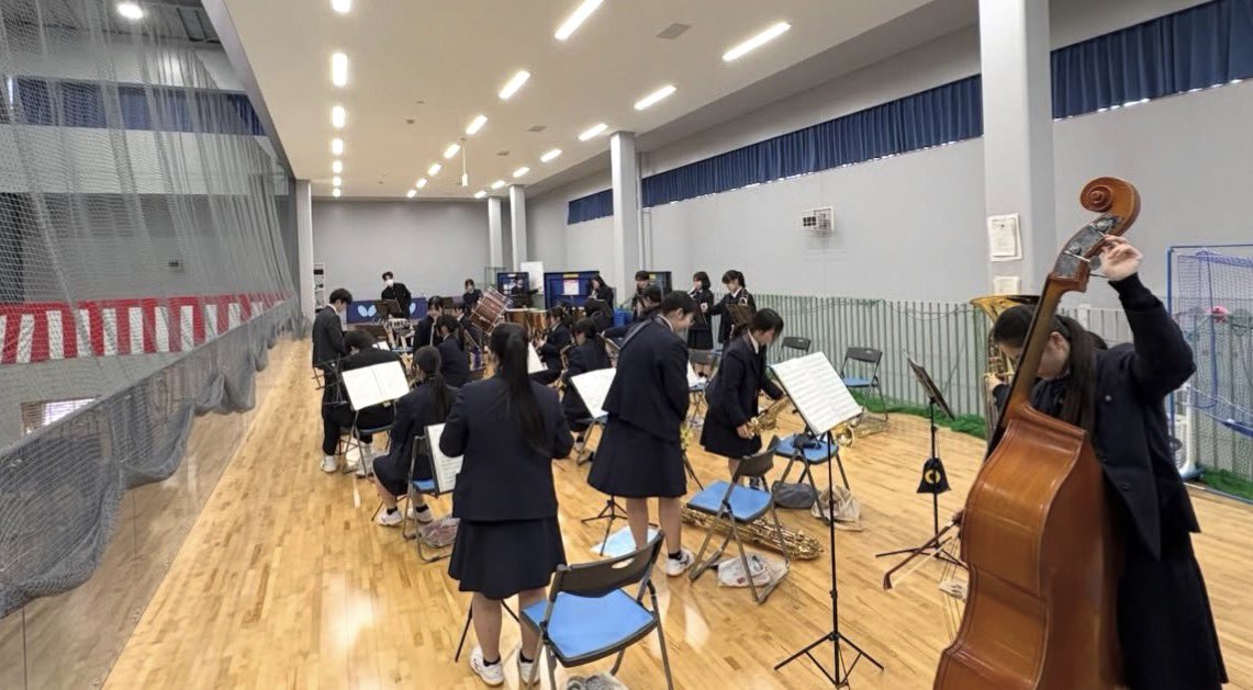 snm_brass's tweet photo. 今日は入学式で演奏させていただきました！新しいスタートとなるこの大切な日に、演奏という形で関わることができ、とても嬉しく思います。
新入生のみなさん、ご入学おめでとうございます🌸これから始まる高校生活が、実りのあるものになることを願っています✨
＃佐沼高校吹奏楽部 ＃佐高吹部 https://t.co/cWpikFPMzI