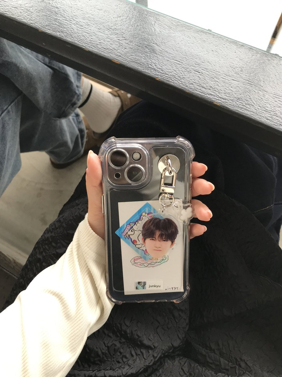 ニャン tweet media