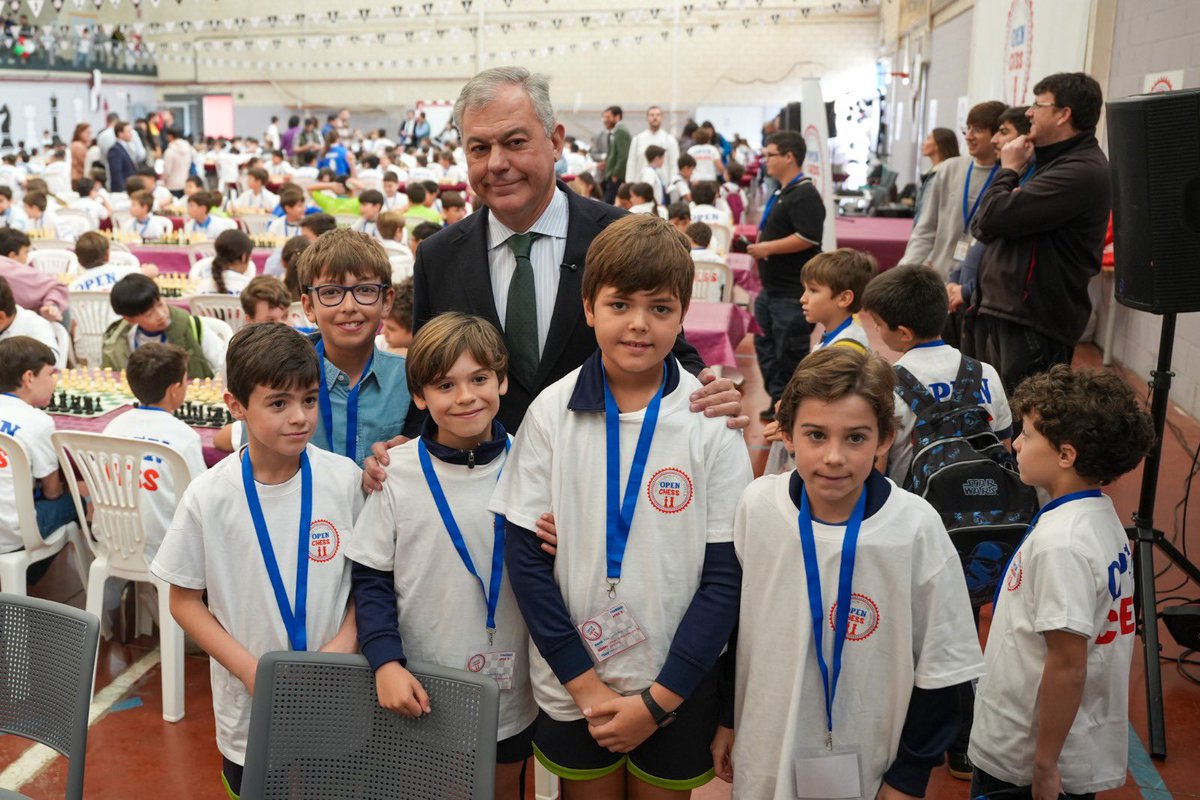 Los <a href="/Col_Tabladilla/">Colegio Tabladilla</a> y <a href="/Col_Entreolivos/">Colegio Entreolivos</a>, volvieron a reunir a más de 830 alumnos de decenas de colegios Sevilla para volver a poner en marcha el mayor torneo escolar de ajedrez♟️de España.

Un año más, he vuelto a estar en este Open Chess para disfrutar de una de mis pasiones 😅.