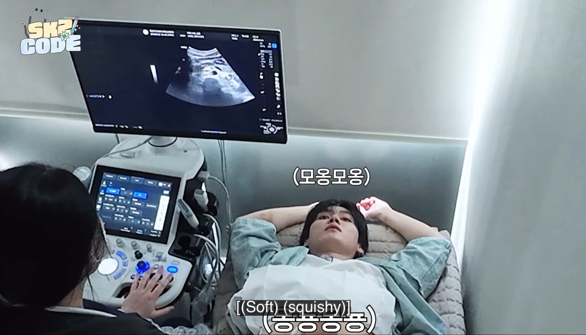 emi 🍮 lee know day !!! tweet media