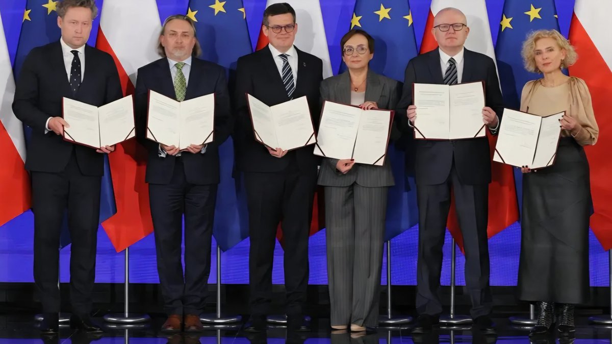 Bokser uważa, że ma w sprawie prawa więcej do powiedzenia niż wybitni prawnicy.
A jak się komuś nie podoba to może jeszcze poprawić z dyńki.