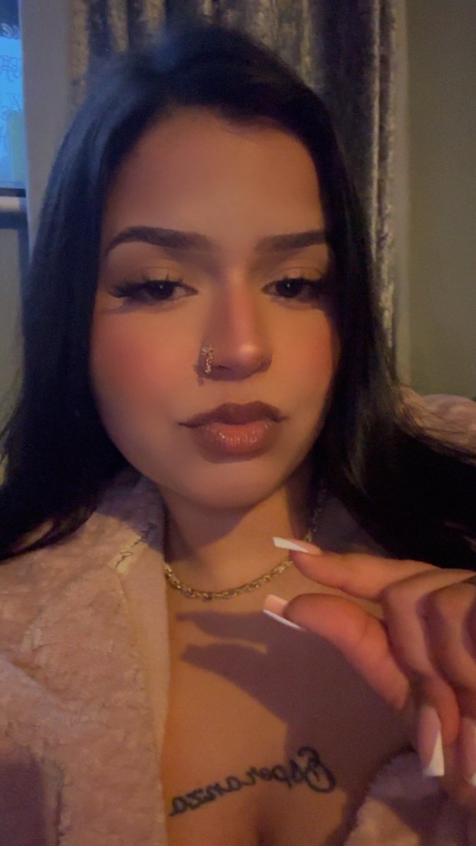 GoddesSammy4's tweet photo. You would never get a gf like me ever because you are small and pathetic shrimp 🦐🤏🏼 https://t.co/UhycWBUSrk