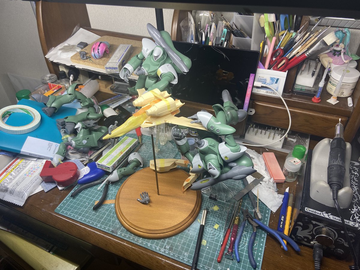 さて、今日は少しやるかな。
数日この状態で、これを眺めるだけでちょっとほくそ笑むんだよね(^^)