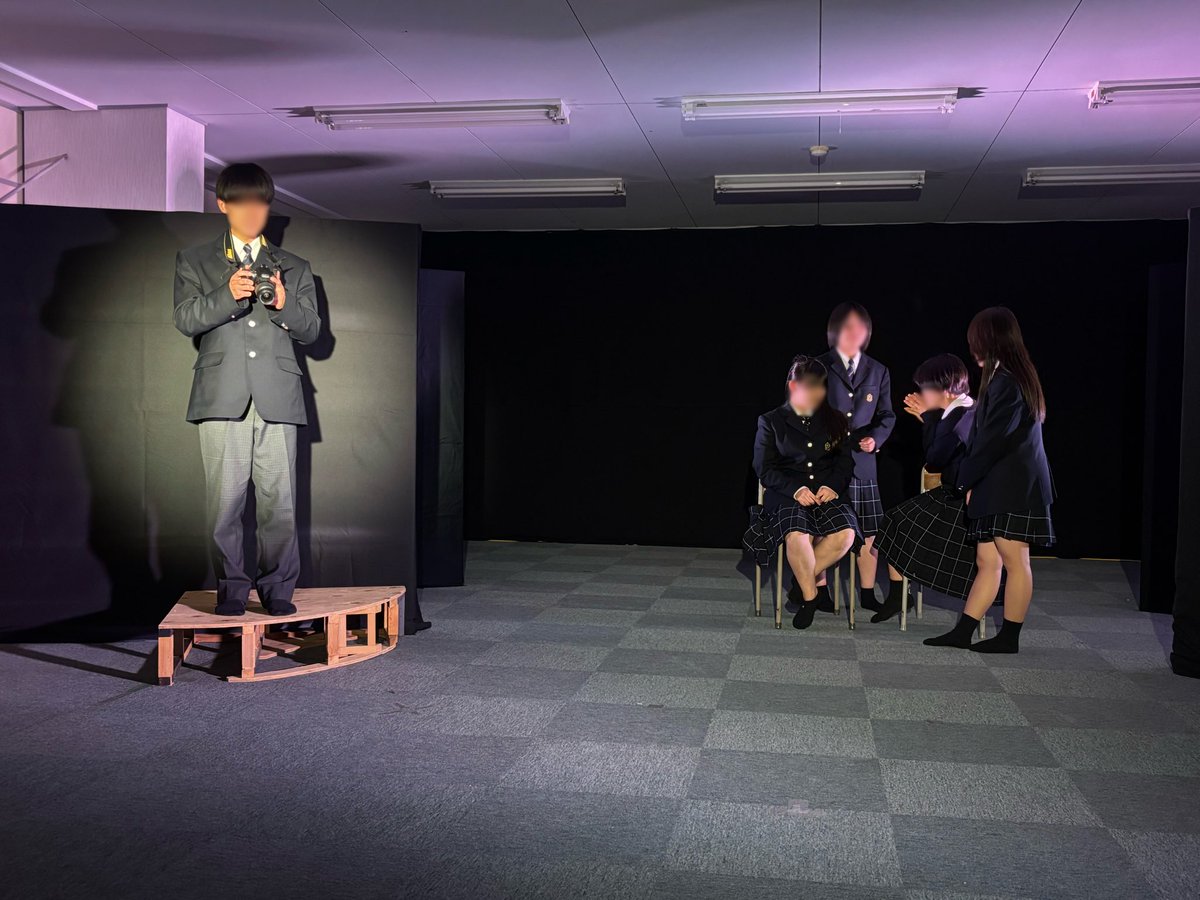 oy_engeki's tweet photo. お疲れ様です！！
明日はついに新入生歓迎公演初日です！！1年生をたくさん迎えられるように部員一同頑張ります❤️‍🔥❤️‍🔥❤️‍🔥一般の方もぜひご来場ください🥰✨

▼ゲネ中のキャストたち💙 https://t.co/s40qfgfvk2