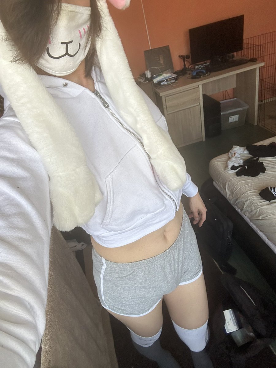 fembargoo's tweet photo. I’m still not a nazi :3

2.8 million impressions, shit ton of hate comments and abuse, but you can’t reach me:p

I will be the better person ❤️

Sending love to all of you 😙 https://t.co/8Xj4Ywzkff