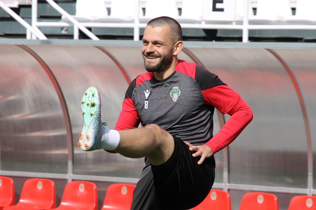 fkvz1903's tweet image. Tak co říkáte na jarní sestřih ✂️ našeho kapitána? 🤍❤️

#barber #Jiras