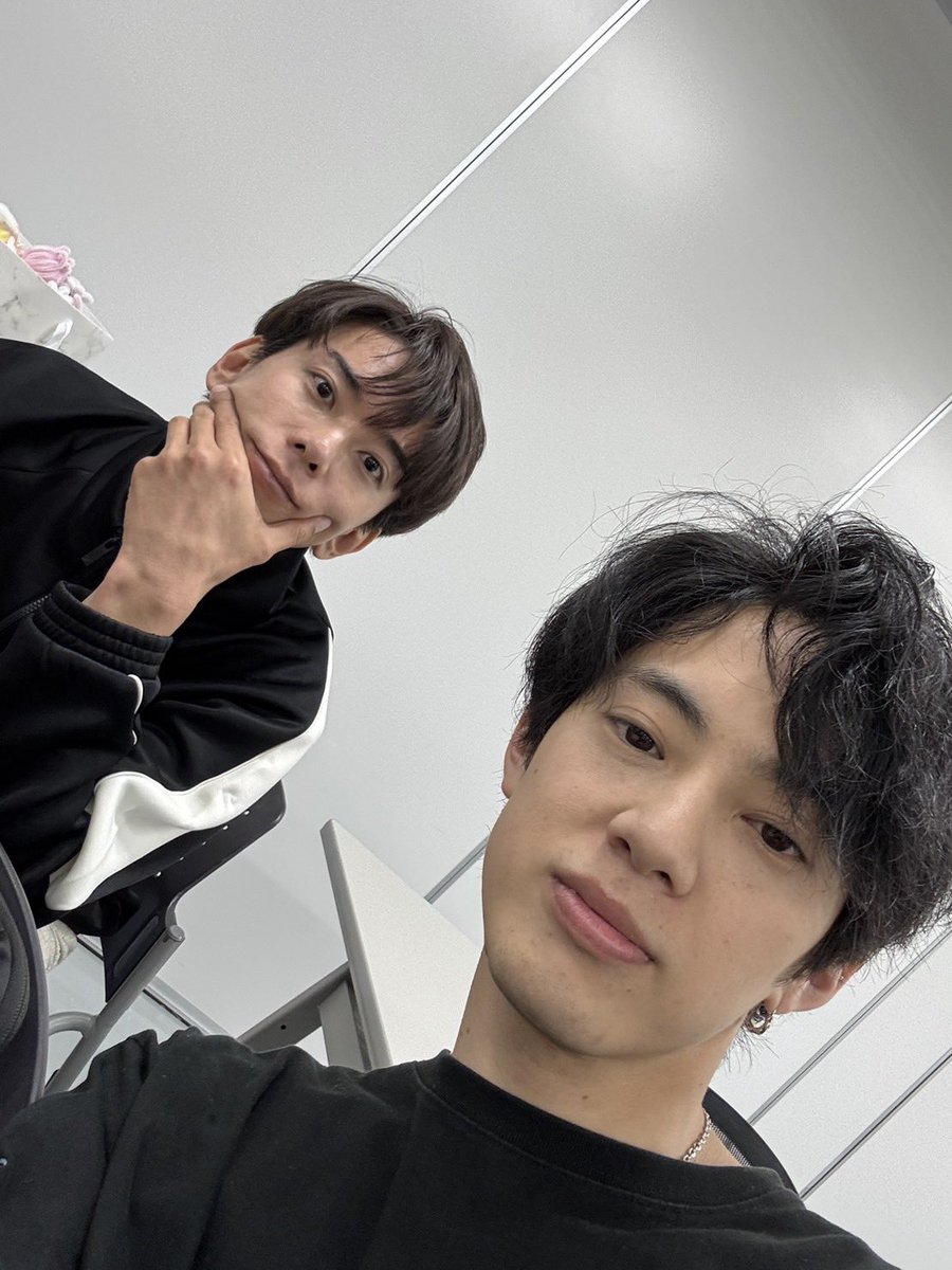 monaki_official's tweet photo. ケンケンです🗡️
本日は、ららぽーと豊洲さんでのリリースイベントでした！
海の近くで外の会場ということもあり風も強かったですが、きていただいたモナカマ…寒さは大丈夫でしたか？？

明日はアニメイト池袋さんでのイベントとなります！
ぜひモナキに会いに来てください！！

では！

#モナキの日常 https://t.co/Z9NscC37aV