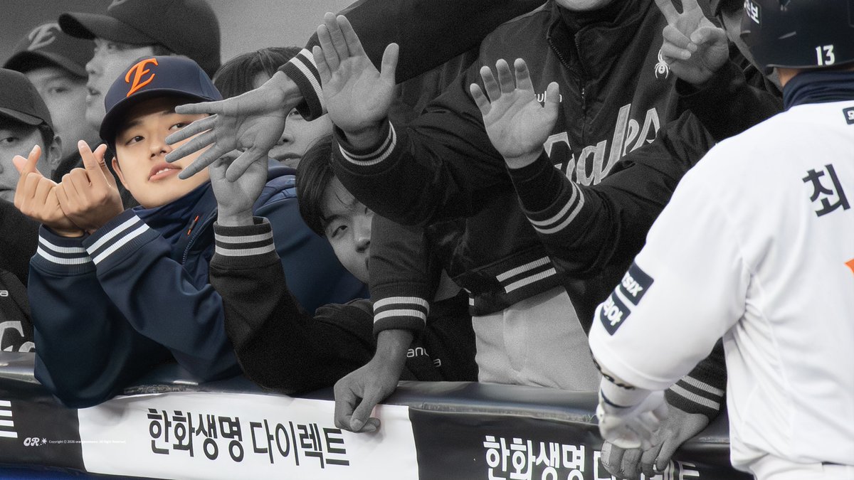 ᴏʀᴀɴɢᴇʀᴏᴍᴀɴᴄᴇ tweet media