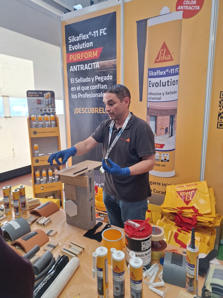 SikaSpain's tweet photo. Durante ayer y hoy estamos presentes en la Convención de Pintura 2026 de Leroy Merlin, compartiendo novedades y realizando demostraciones en directo de nuestro nuevo Sikaflex®‑11 FC Evolution en color antracita ✨ https://t.co/uedfNLKFo9