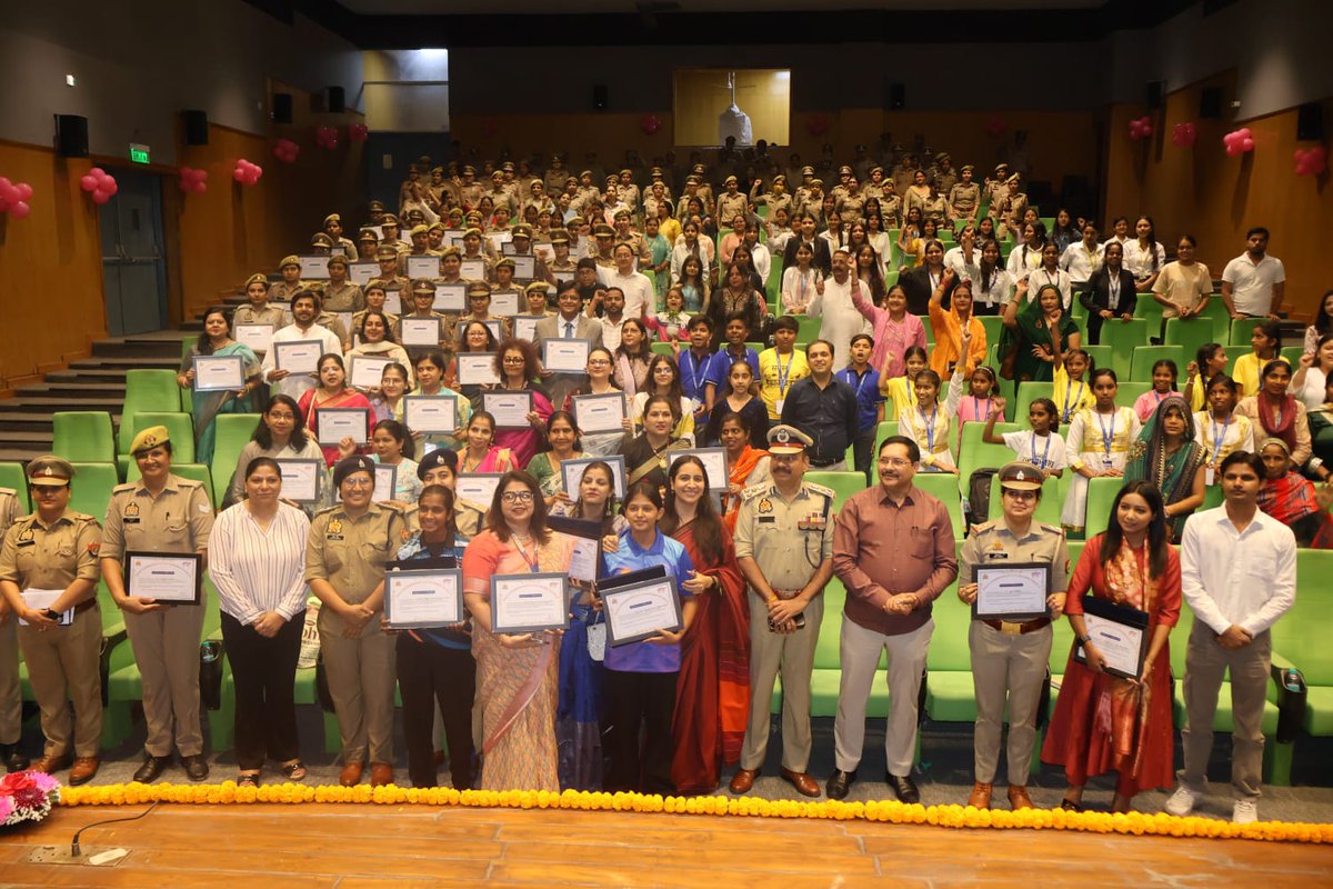 noidapolice's tweet image. Empowering Women, Honoring Excellence 👩‍💼✨

.@CP_Noida के निर्देशन में #NoidaPolice द्वारा #MissionShakti5 (द्वितीय चरण) के अंतर्गत महिला सुरक्षा, सम्मान एवं स्वावलंबन को सशक्त बनाने हेतु निरंतर विभिन्न कार्यक्रम संचालित किए जा रहे हैं।

इसी क्रम में @jtcpnoida के नेतृत्व में