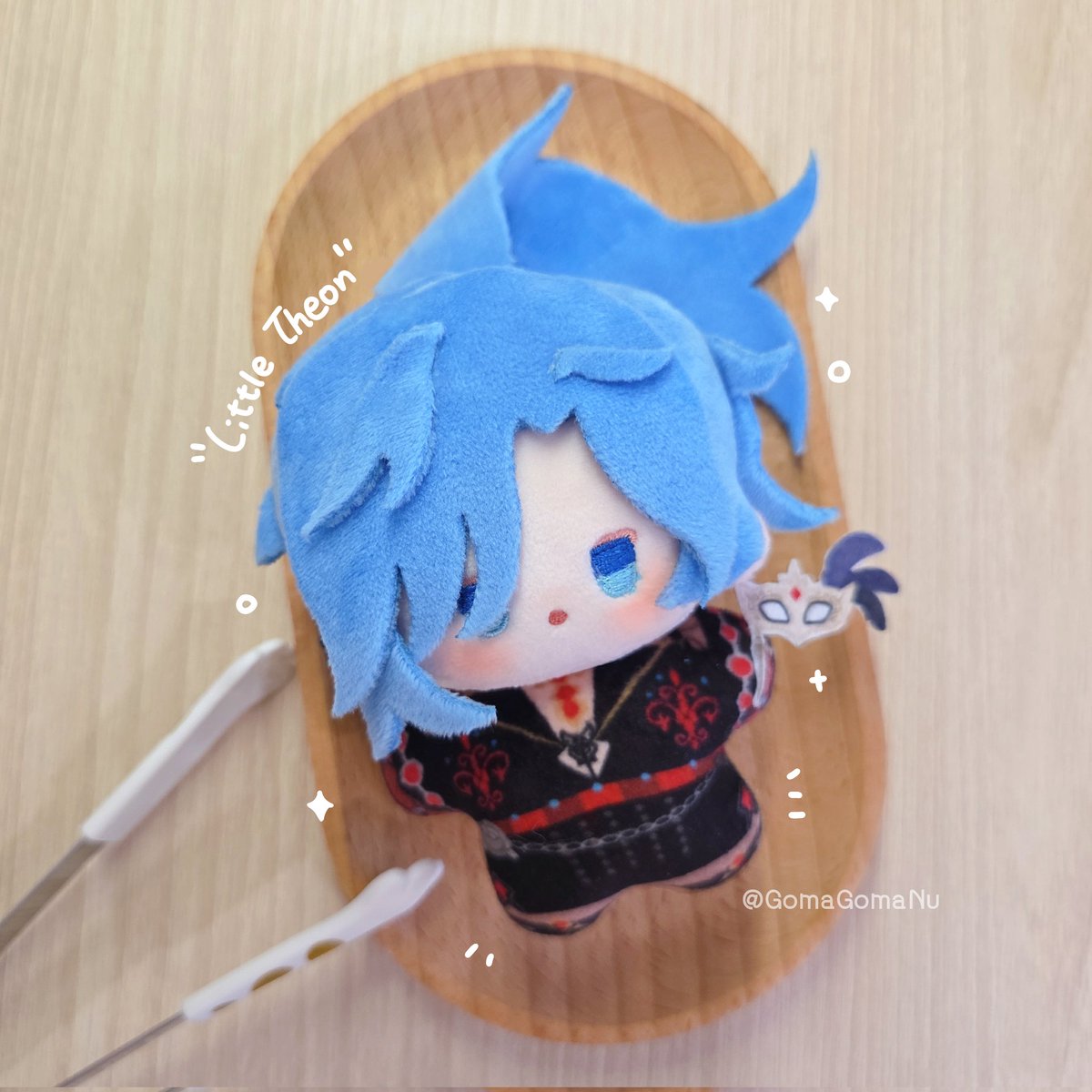 新鮮出爐新甜點 一 小席恩！！🎭💙
效果跟小屍蒙一樣好 超可愛！！🥹
大貨版本的面部刺繡可能會有調整，稍後再調查大家意願~
ONLY會帶到現場展示樣品！歡迎來看看🙌
*English Ver. in Comment*