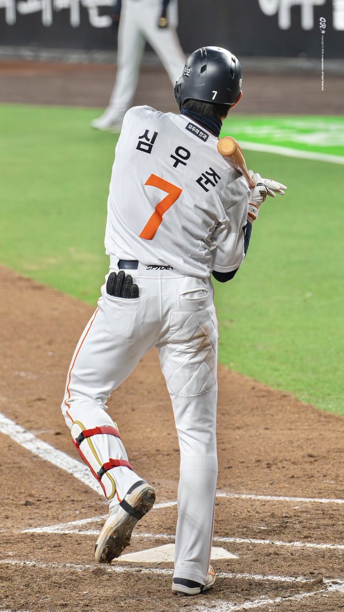 ᴏʀᴀɴɢᴇʀᴏᴍᴀɴᴄᴇ tweet media