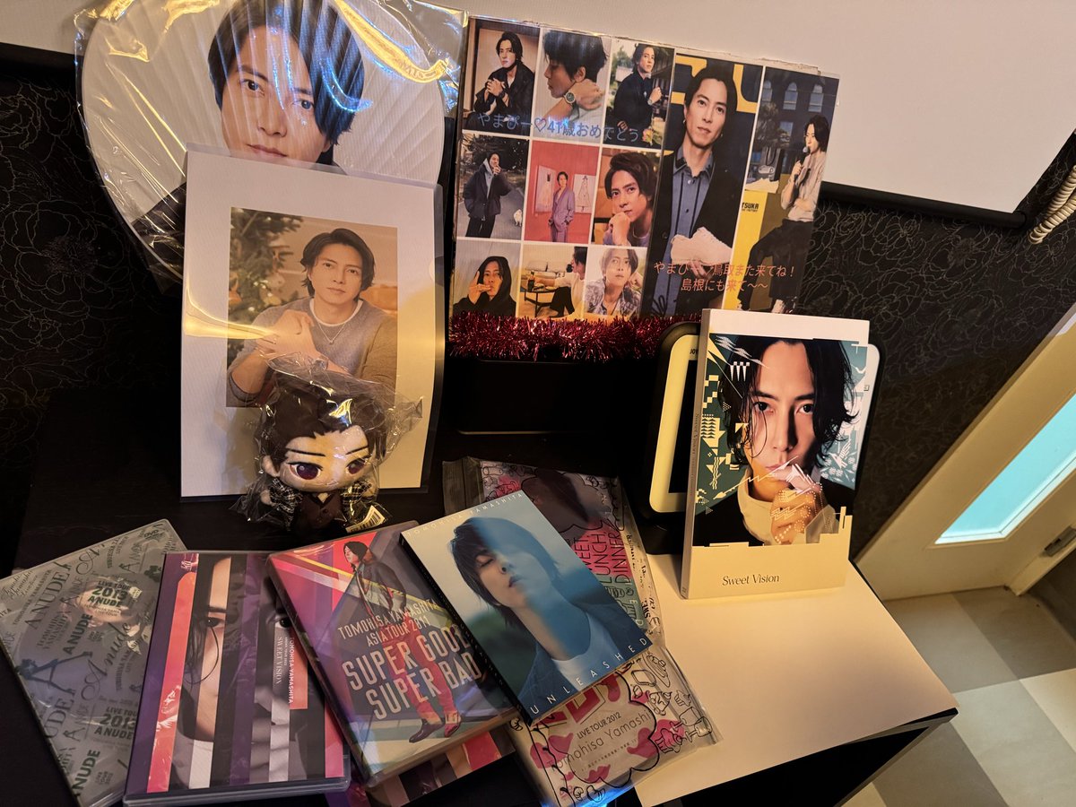 ypoyu's tweet photo. やまぴー❤️
松江すいーてぃー🐱
ハピバ会してまーす🎂🎉
ぴぃに来て欲しかったよぉ🤭💕
楽しーー💙💜
逢いたいよぉ♥️
山Pダイスキっ🥰
#山下智久 https://t.co/JNE7MetR1P