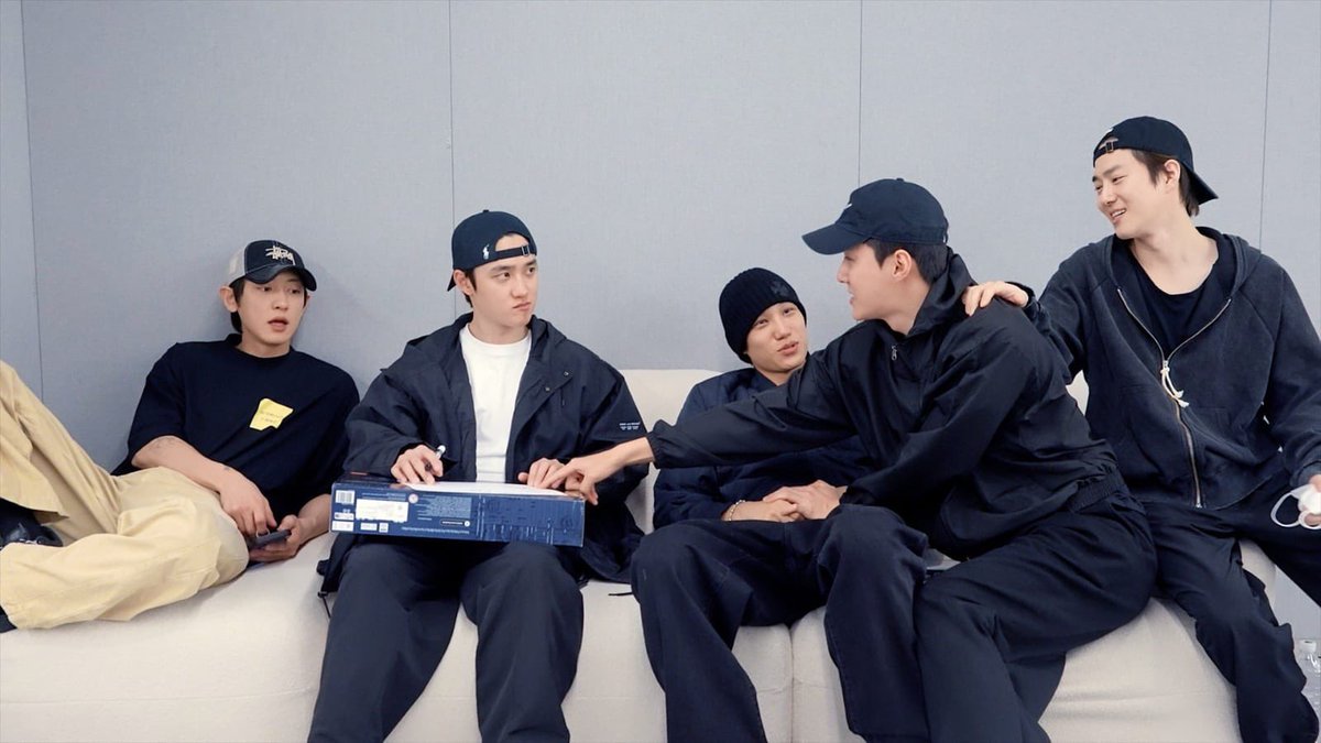 EXO-L INTL tweet media