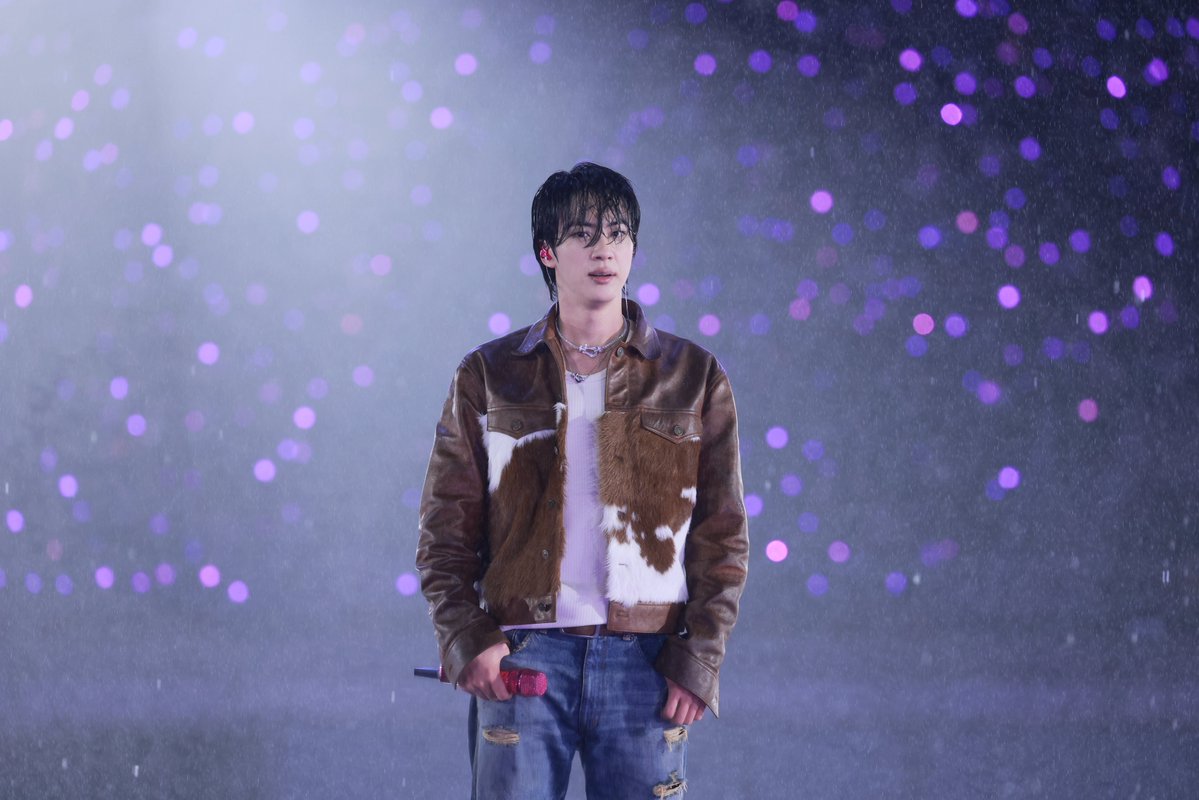 A LITTLE BRAVER 🐬 tweet media