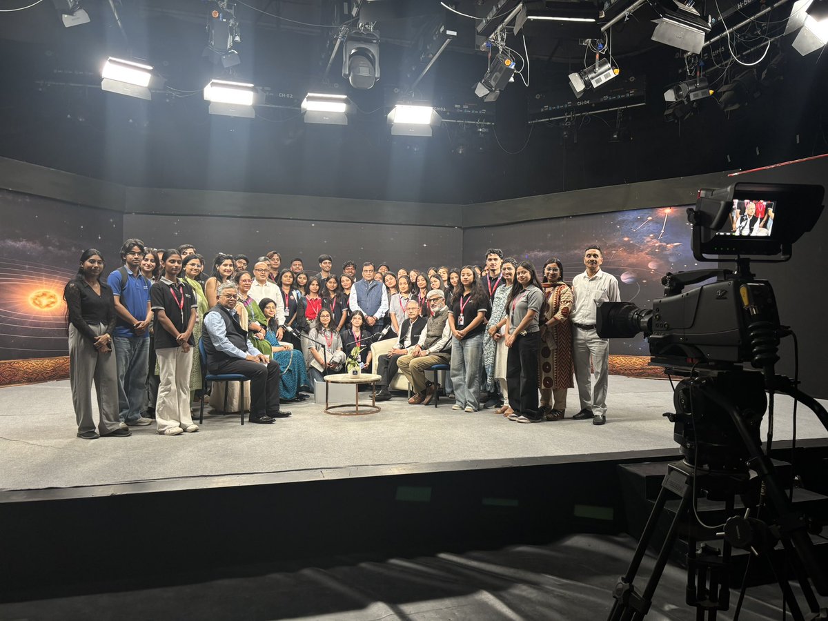 gehudehradun's tweet image. The students of The Department of Media &amp;amp; Mass Communication stepped into the dynamic world of broadcasting at Doordarshan Bhawan, New Delhi—transforming learning into a real-time experience.

#MediaStudents #LearningBeyondClassroom #Doordarshan