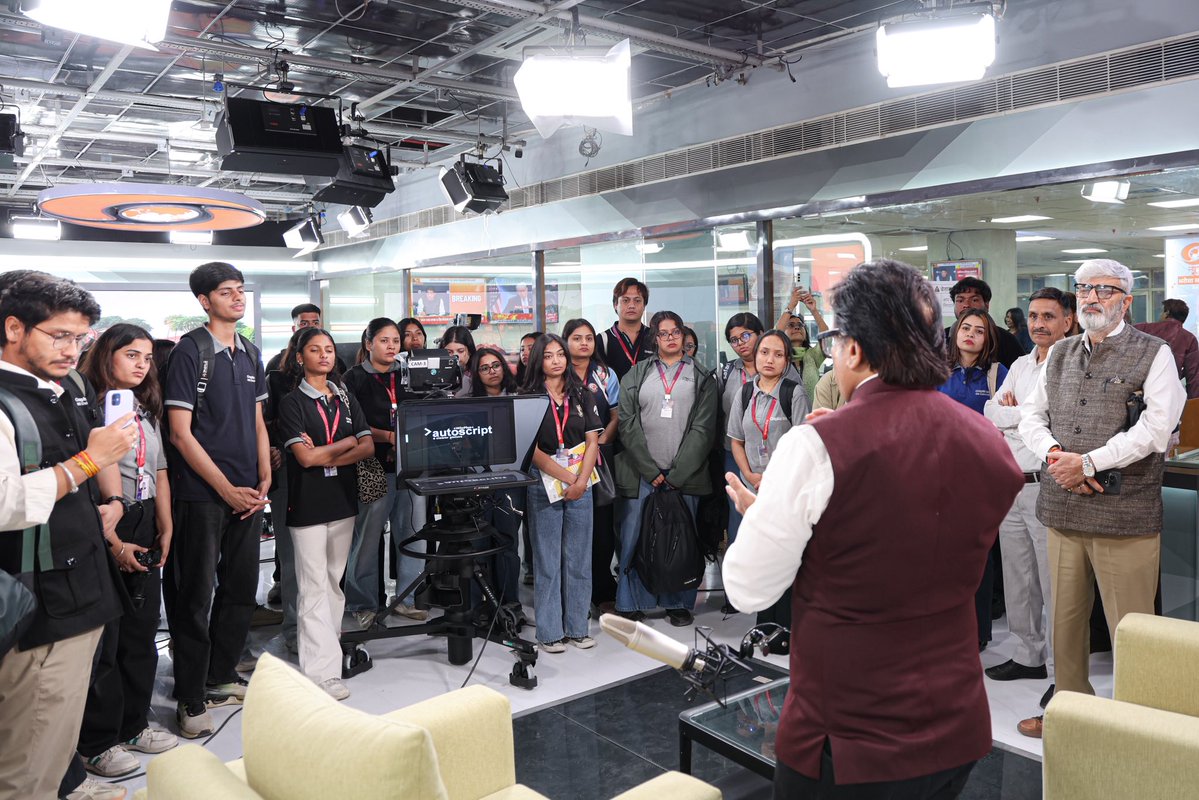 gehudehradun's tweet image. The students of The Department of Media &amp;amp; Mass Communication stepped into the dynamic world of broadcasting at Doordarshan Bhawan, New Delhi—transforming learning into a real-time experience.

#MediaStudents #LearningBeyondClassroom #Doordarshan