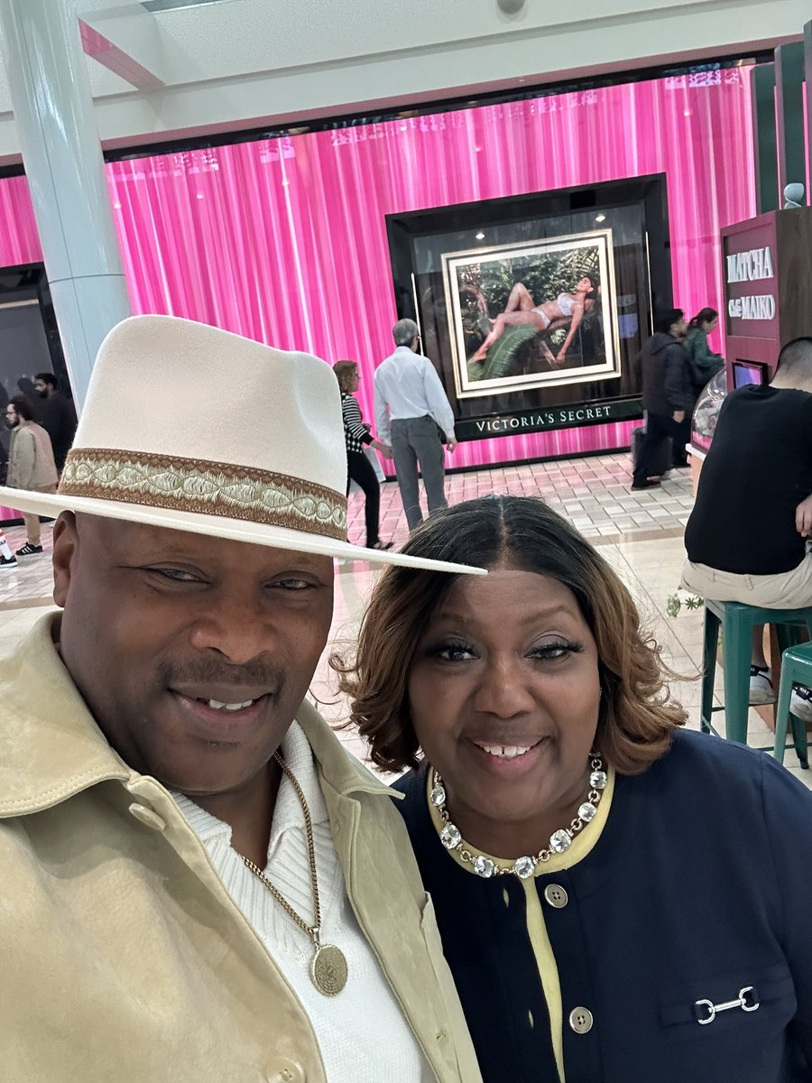 TMadeMarriages's tweet photo. Whatever you do, make dating your mate a non negotiable. Make the priority, protect your time together. Guard each others space,  you guard your hearts, minds, love in your life! https://t.co/Y2ZwonQiK2