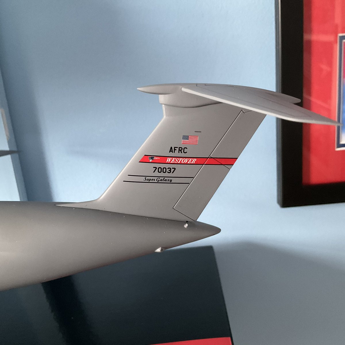 JordanWeir45's tweet photo. Yay 🥳 My 1/200 Scale @GeminiJets @usairforce @LockheedMartin C-5M Super Galaxy 87-0037 diecast model has arrived whoop 🙌🏼 love it 😍 shes from @439Westover part of the @USAFReserve beast of a model 👍🏼👌🏼💪🏼😆✈️🇺🇸 @ARD_UKShop @Saint1Mil @Andyyyyrrrr @jamjake01 @BloodyPolitics #USAF https://t.co/vA4k4HzFIa