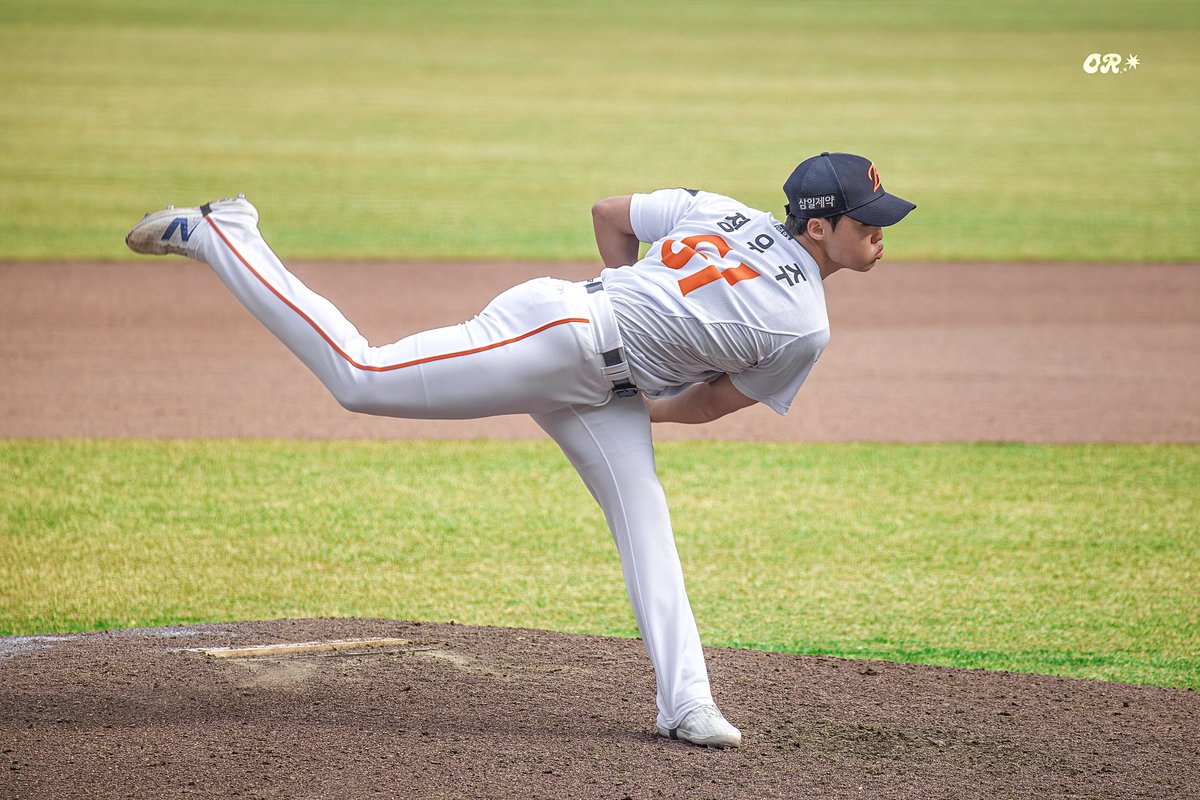 ᴏʀᴀɴɢᴇʀᴏᴍᴀɴᴄᴇ tweet media