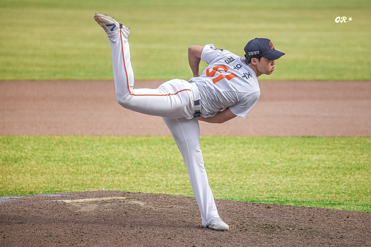 ᴏʀᴀɴɢᴇʀᴏᴍᴀɴᴄᴇ tweet media