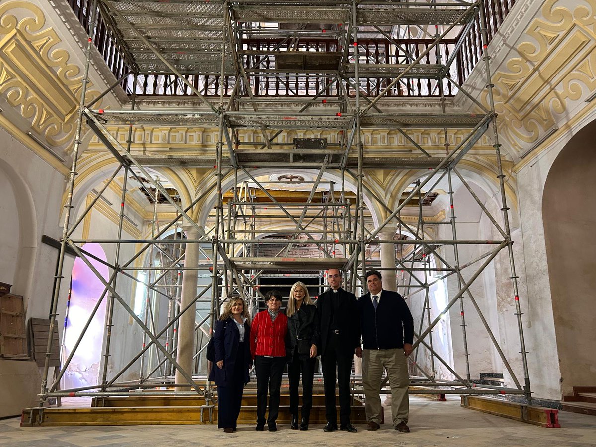 Visito con el alcalde de Morón de la Frontera #Sevilla la Iglesia de San Francisco.

En este inmueble, protegido como #BIC, se ha llevado a cabo una intervención de emergencia por parte de @ArchiSevilla1 tras el derrumbe de una zona de la techumbre.