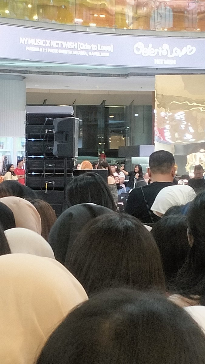 foundmebetter's tweet photo. Liat orang nonton fansign https://t.co/pAZukJ2AhE