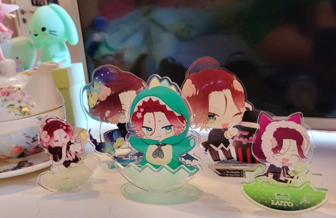 LaitosMacaron's tweet photo. my #otomecorner (more oshi room) 💚✨ theres more around the room and a lot more on the walls, but heres the main part👀✨
#laitosakamaki #diaboliklovers #ディアラバ #逆巻ライト #推し https://t.co/achF5eclbs
