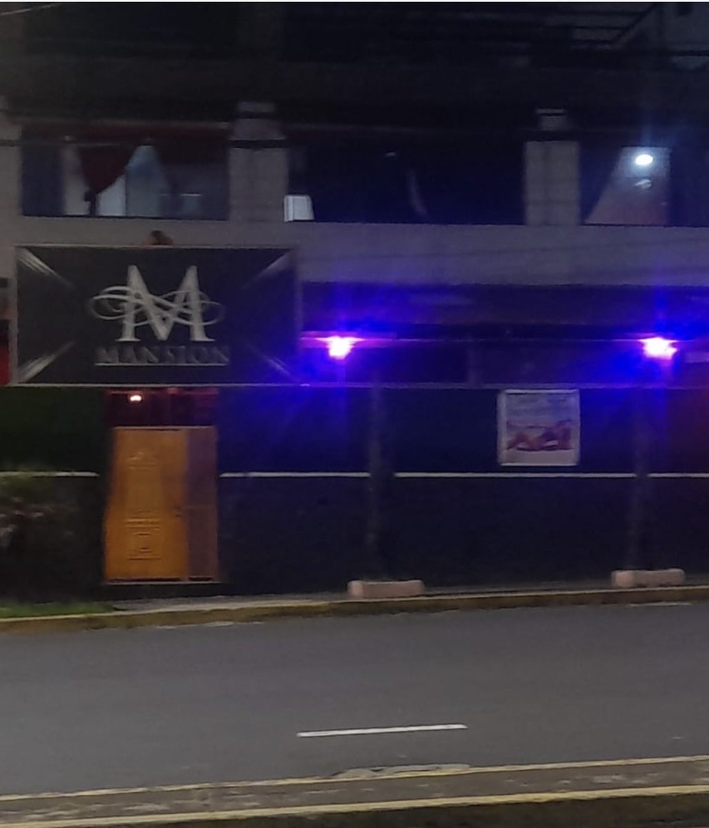 AlfonsoRiveraC's tweet photo. Es el colmo, #Quito se está convirtiendo en tierra de nadie: En plena Av. Coruña y Orellana se anuncia la apertura de un night club!
¿En qué se va a convertir nuestra ciudad?
¿Qué opinan las autoridades actuales y las futuras?

@MunicipioQuito @pabelml @LoroHomero @PaolaPabonC https://t.co/901WIR2DqS