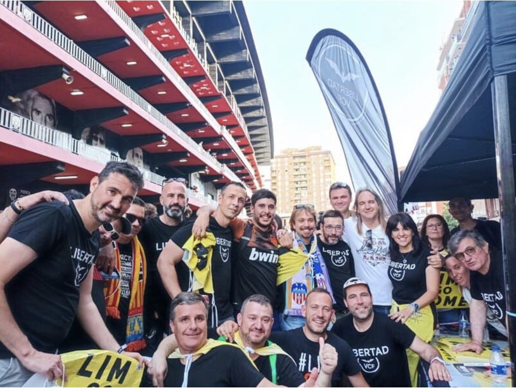 Está noche en <a href="/LVCF_Radio/">Libertad VCF Radio</a> 

En “a vista de retrovisor” desvelaremos el secreto mejor guardado de quien estaba detrás de los actos de aquel mayo del 2022…

Aquí tenéis un adelanto…detrás de los de la foto,más de 1800 socios y 6000 agrupados preocupados por el futuro de su club