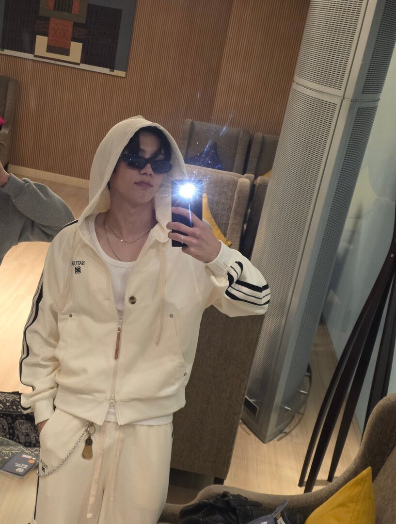 selfolssi ♤ tweet media