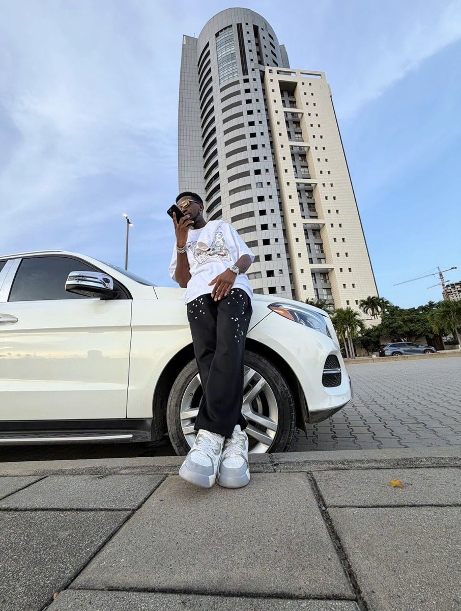 coachnathel's tweet image. Someone once said I can’t go far in marketing if I don’t change my dress style to corporate wears and I laughed 😂 

Most of you newbies don’t even have a clue of branding really entails that’s why you can’t build one yet 
 
Now pay attention: 

I became that guy who decided to