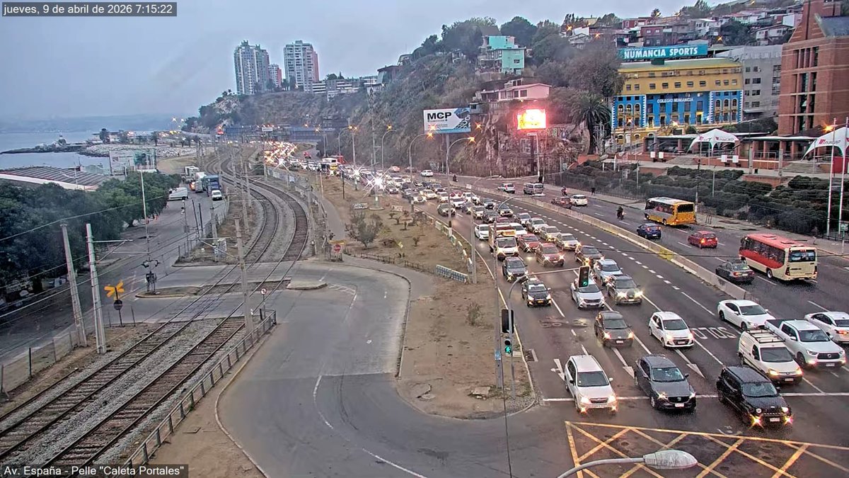 ucvradio's tweet photo. #AHORA Accidente vehicular múltiple se registró hace instantes en Av.España altura U. Santa María en dirección #Vaparaíso. Vehículos involucrados ocupan pista izquierda, se genera congestión desde la Escuela Industrial, considere un aumento en los tiempos de viaje. #EnDesarrollo https://t.co/wFaNl5HLgT