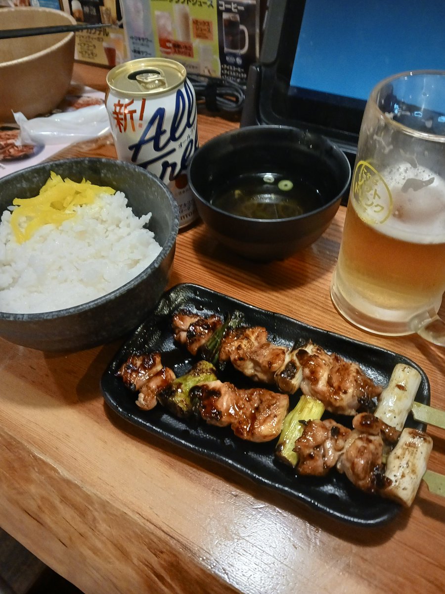 胸トレ終了！！
出張中なので、鳥貴族！！
脂質調整で今日はとりもも(たれ)&amp;ごはん(大)を食べていくぅ！！

ただただトレーニングして鳥貴族でご飯を食べるイベント楽しいだろうなぁ…