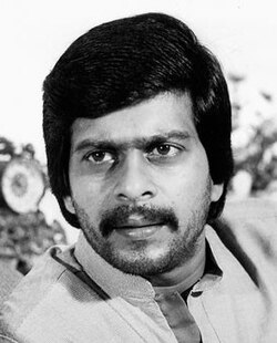 SadaaShree's tweet photo. Actor-director Shankar Nag was the first to come out with a comprehensive blueprint for Bengaluru Metro way back in 1989, using his own money.

He had this dream to make Bengaluru a global city,  which included ropeways, clubs, amusement parks, low cost housing. 

Also all autos in Bengaluru have his pic, a tribute to his role in Auto Raja, that was a huge success.

Ranga Shankara theater, was set up by his wife Arundhati Nag in his memory to promote theater. It is Bengaluru's equivalent of Prithvi Theater.

Guy was a maverick, multi talented, a visionary, whose life was cut short sadly by an accident in 1990, when he still had a lot to offer.