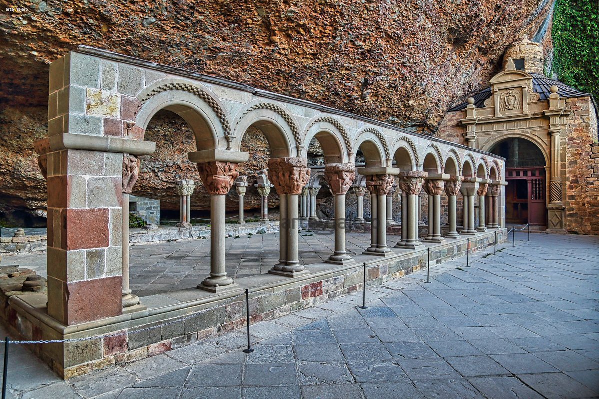 arteviajero_com's tweet image. Monasterio de San Juan de la Peña (Huesca, Aragon), estamos ante la más perfecta simbiosis entre arquitectura y naturaleza conseguida por el arte románico ⬇️⬇️⬇️
arteviajero.com/articulos/real…
#FelizJueves #photography