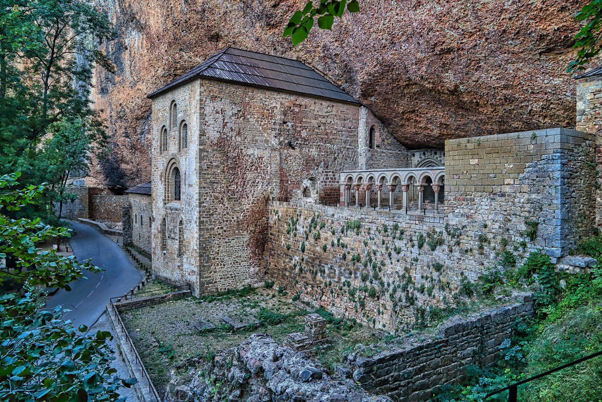 arteviajero_com's tweet image. Monasterio de San Juan de la Peña (Huesca, Aragon), estamos ante la más perfecta simbiosis entre arquitectura y naturaleza conseguida por el arte románico ⬇️⬇️⬇️
arteviajero.com/articulos/real…
#FelizJueves #photography