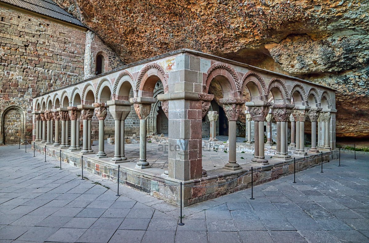 arteviajero_com's tweet image. Monasterio de San Juan de la Peña (Huesca, Aragon), estamos ante la más perfecta simbiosis entre arquitectura y naturaleza conseguida por el arte románico ⬇️⬇️⬇️
arteviajero.com/articulos/real…
#FelizJueves #photography