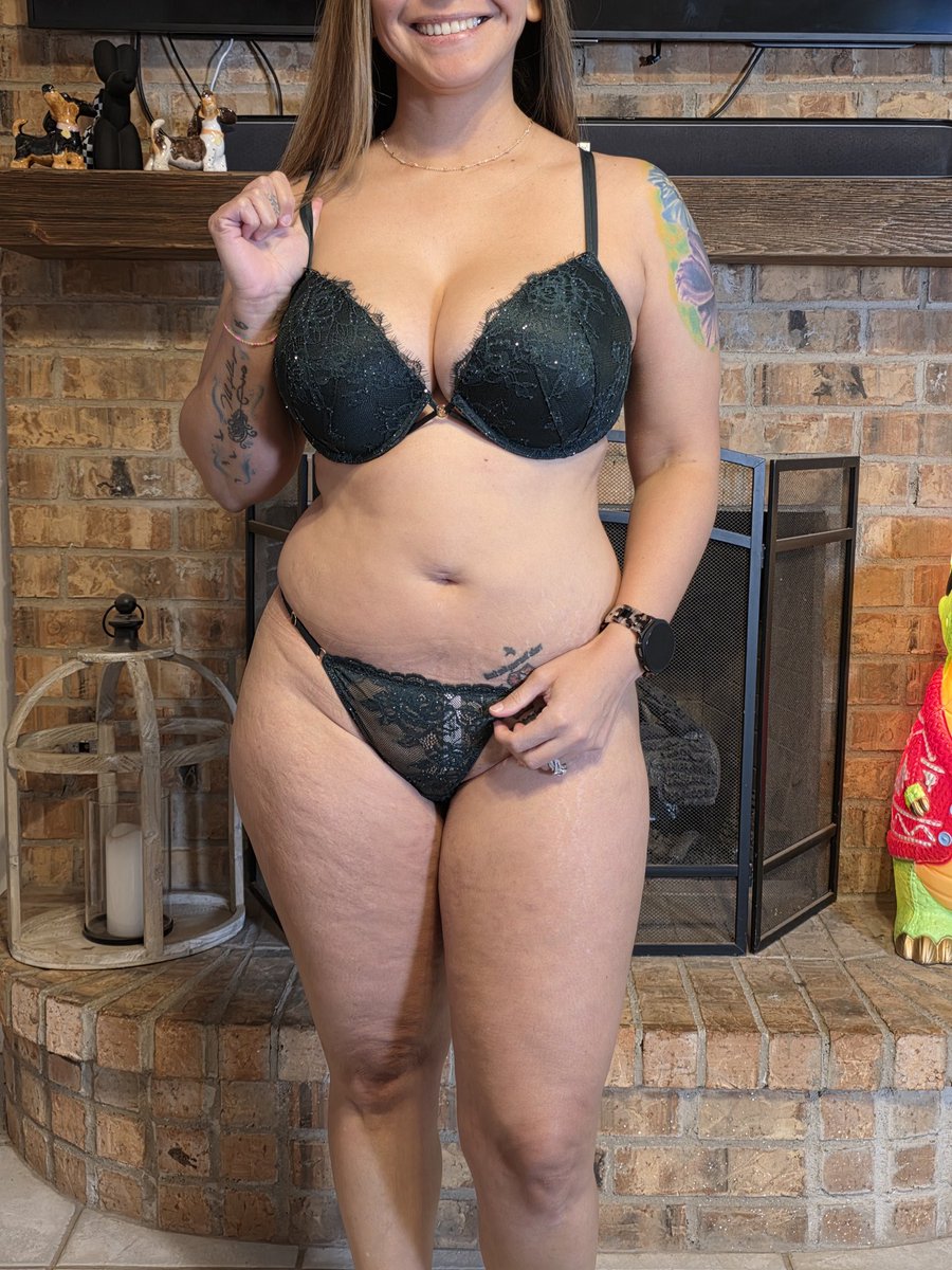 AmeliaTheMilf tweet media