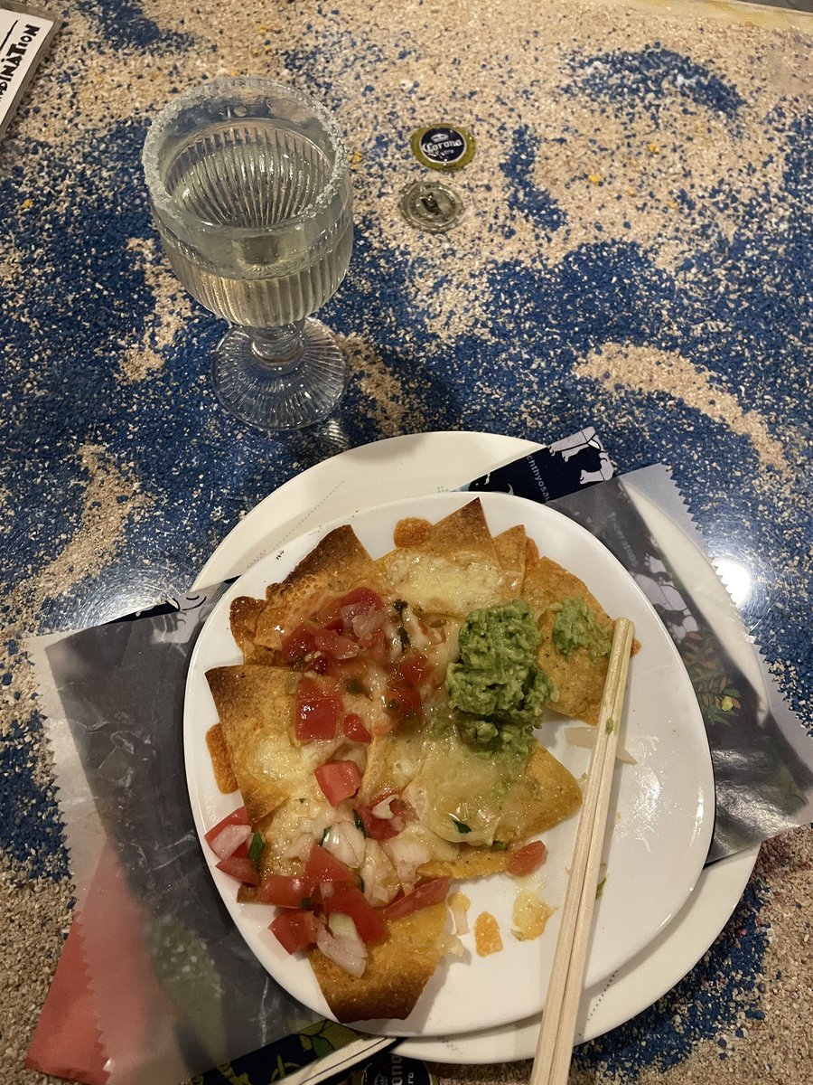 maggieditor's tweet photo. I want to use Twitter more. Eating nachos in Tokyo. いただきます🙏 https://t.co/aIiqAe0TS3