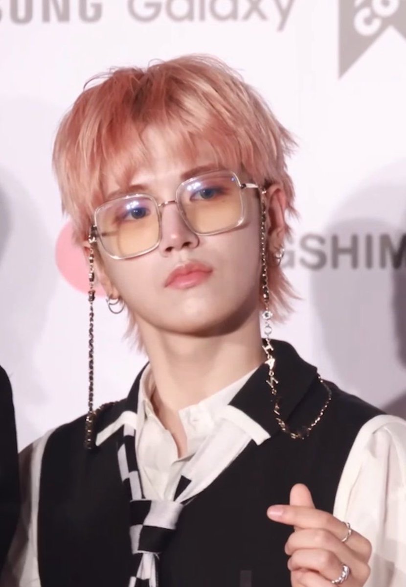 Rand 🚪 tweet media