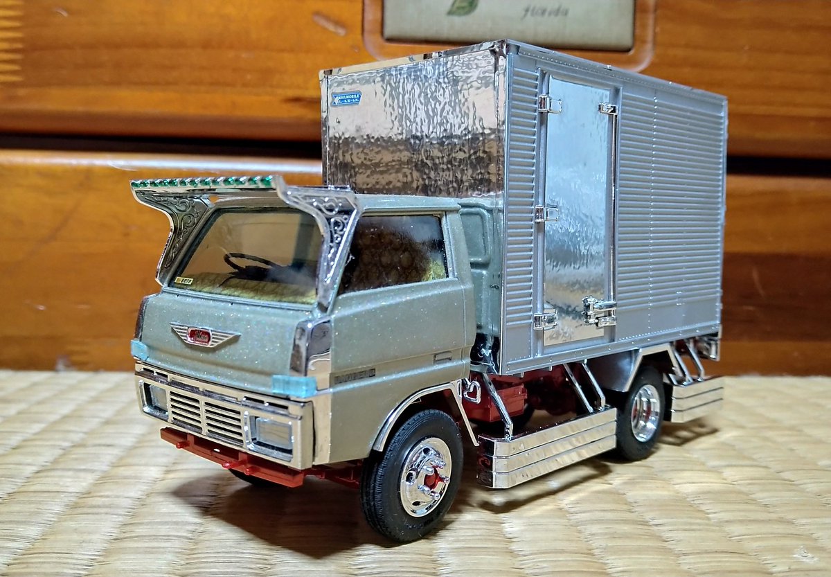 s58_DATSUN910_'s tweet photo. サイド付けたけどなんか…ｳｰﾝ…
テールまわりイマイチだなー https://t.co/VV4yvSo3SD