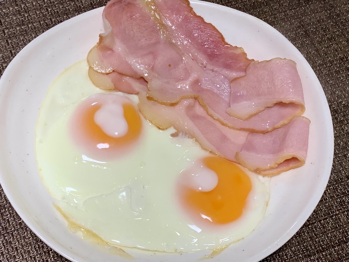 ＠もつ tweet media